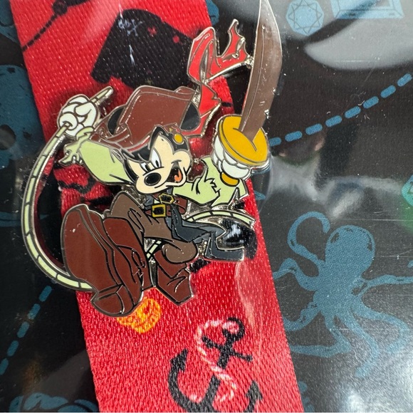 NWT. Disney pin set. Pirates Of The Caribbean Starter Set. 4 Pins of pirates - Picture 5 of 13